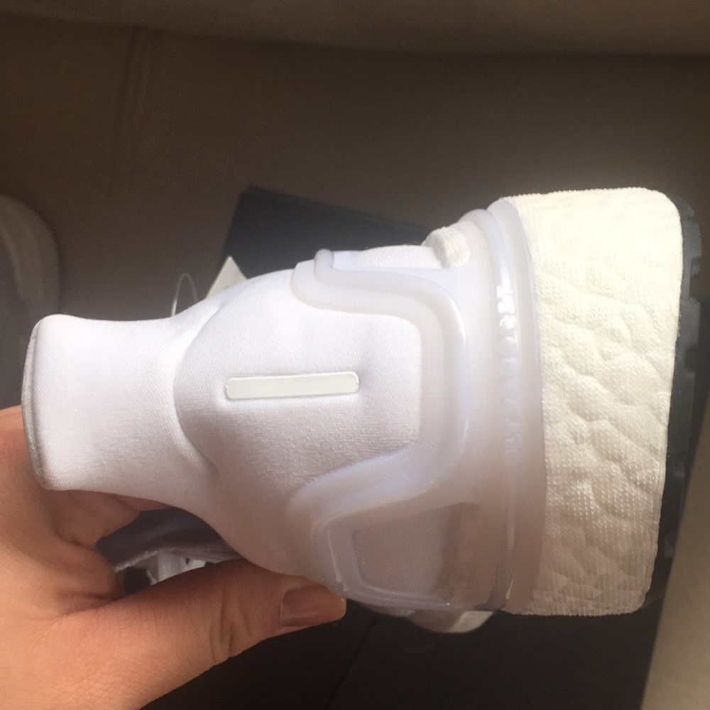 **SOLD** Adidas Ultraboost White - Picture 9 of 12